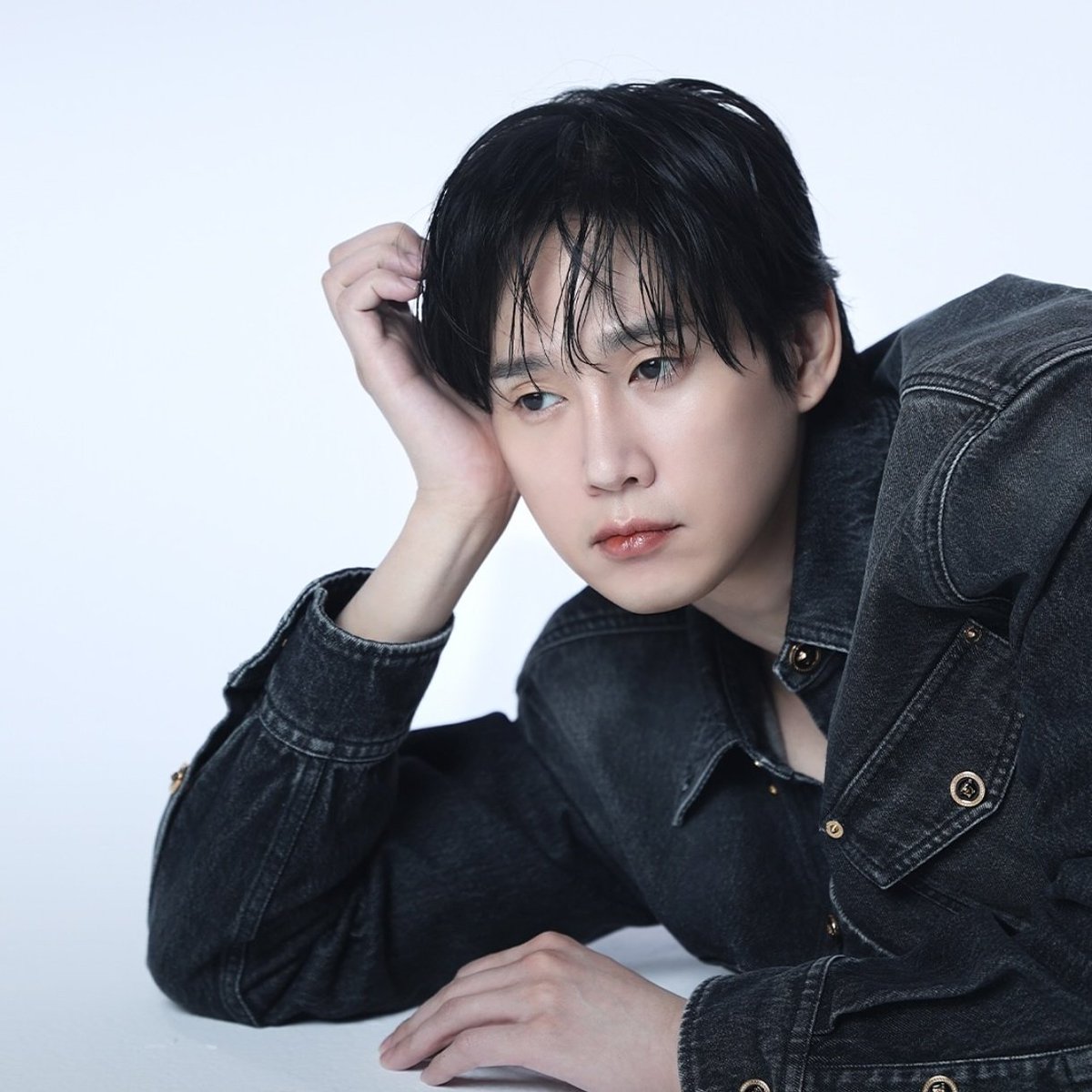 chochipju's tweet image. why is he so girl