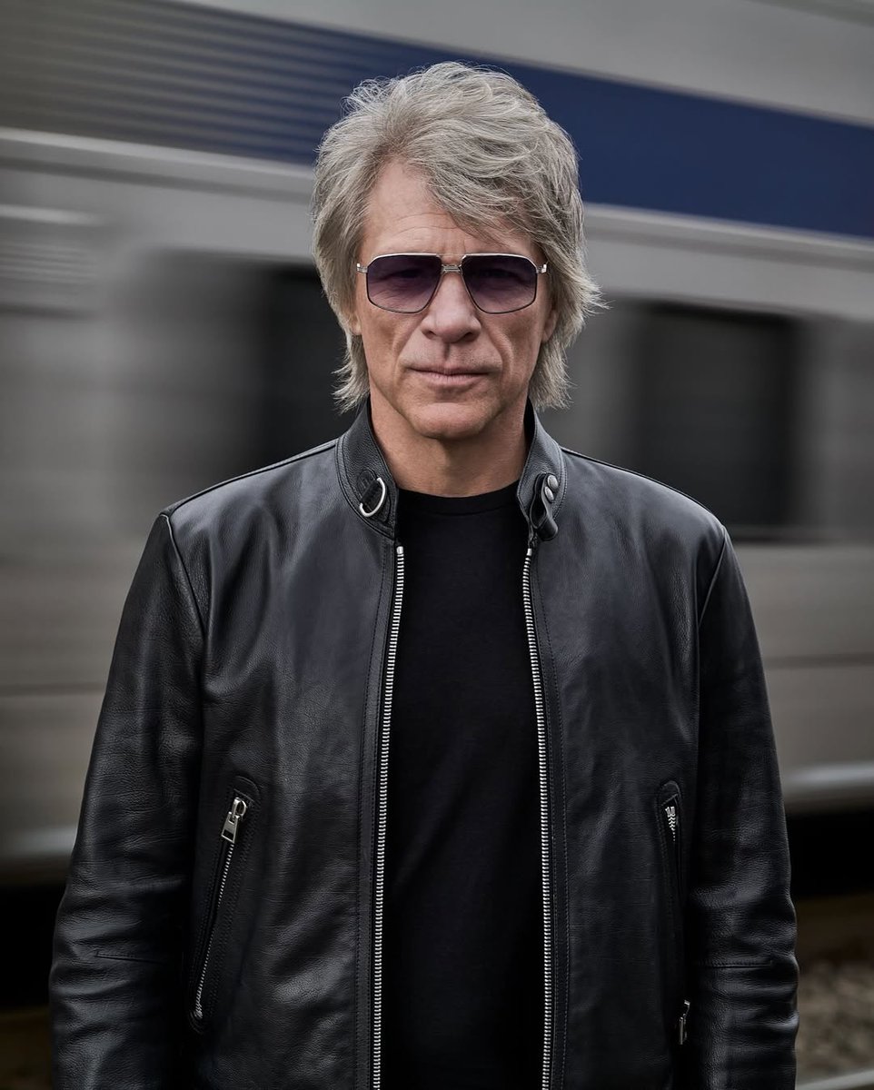 Jon Bon Jovi 

linkfly.to/worldjonbonjov…