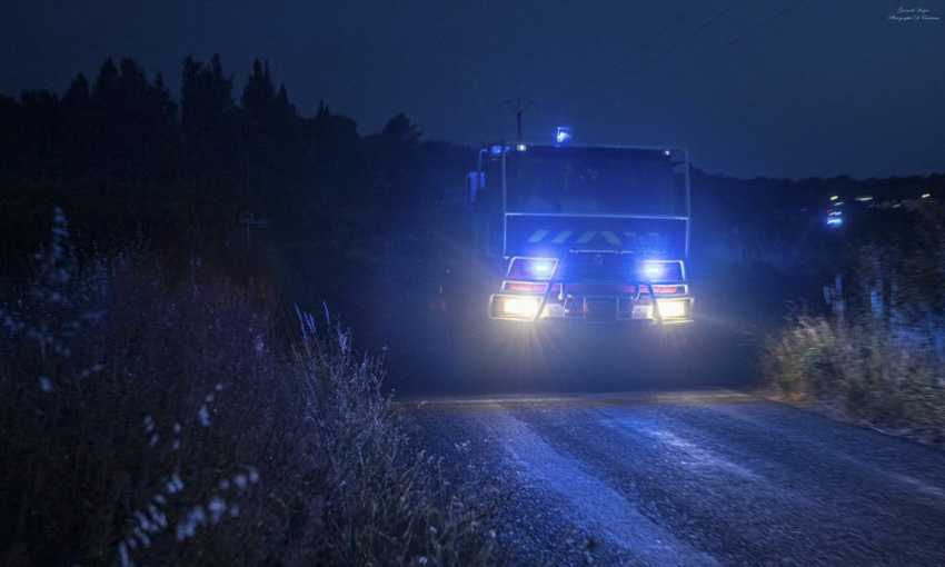 #intervention pour plusieurs départs de feux de végétaux cette nuit sur les communes de Beaucaire, Monteils, St Christol les Ales ou encore Aigues Mortes. L'engagement massif et systématique d'engins de lutte a permis de limiter ces différents sinistres.  Photo d'illustration