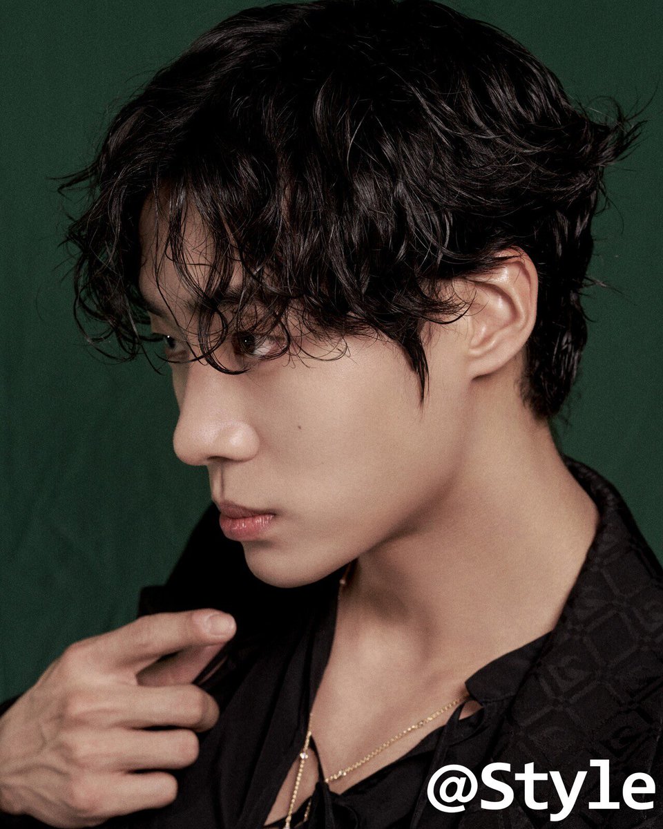 chooburger_'s tweet image. 옆선 얼빡샷 너무좋아요 ///