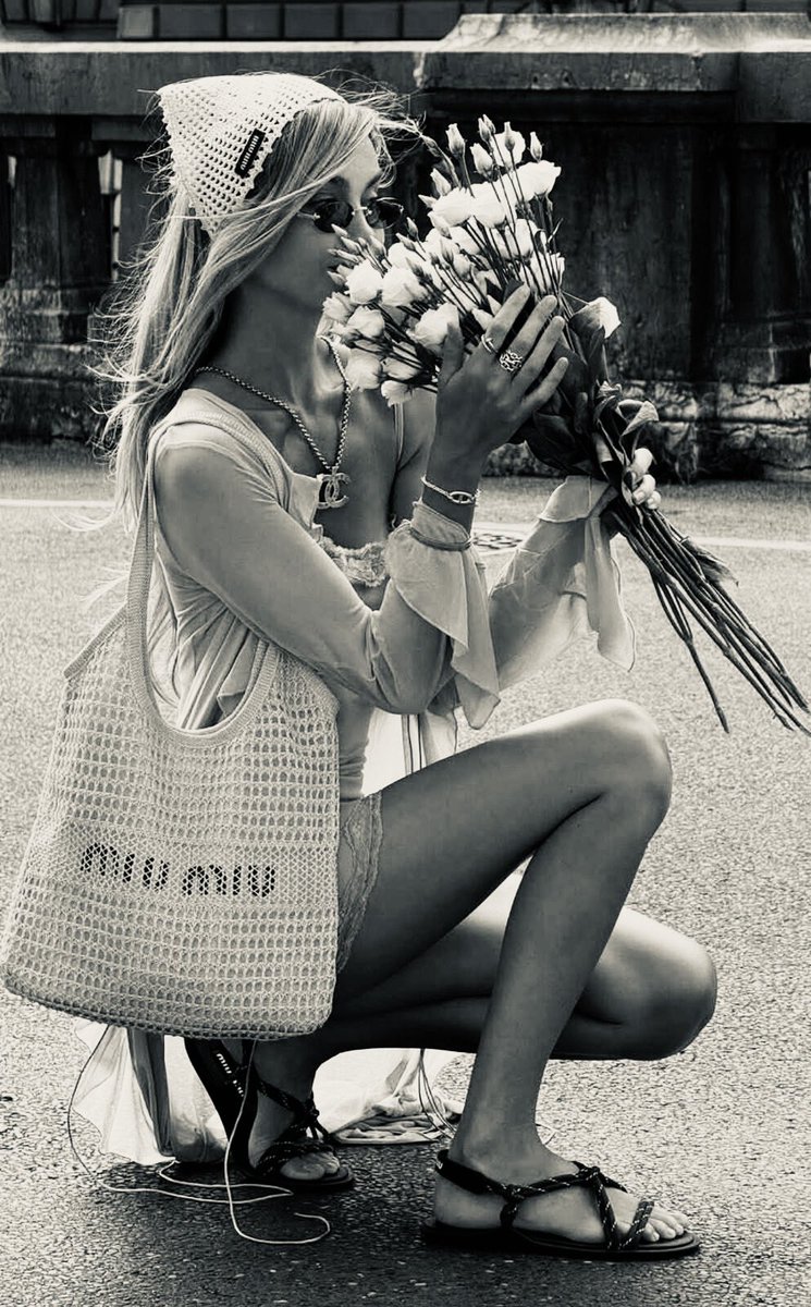 Las mentes mas bellas , las mejores, pueden convertir las cicatrices en estrellas 💜💜🫧

BЦΣПθS DIΛS 🩵🩵🪅
Ɲαмαѕтє 🎐དགོང་དྲོ🎐

youtu.be/Z-OytmtYoOI