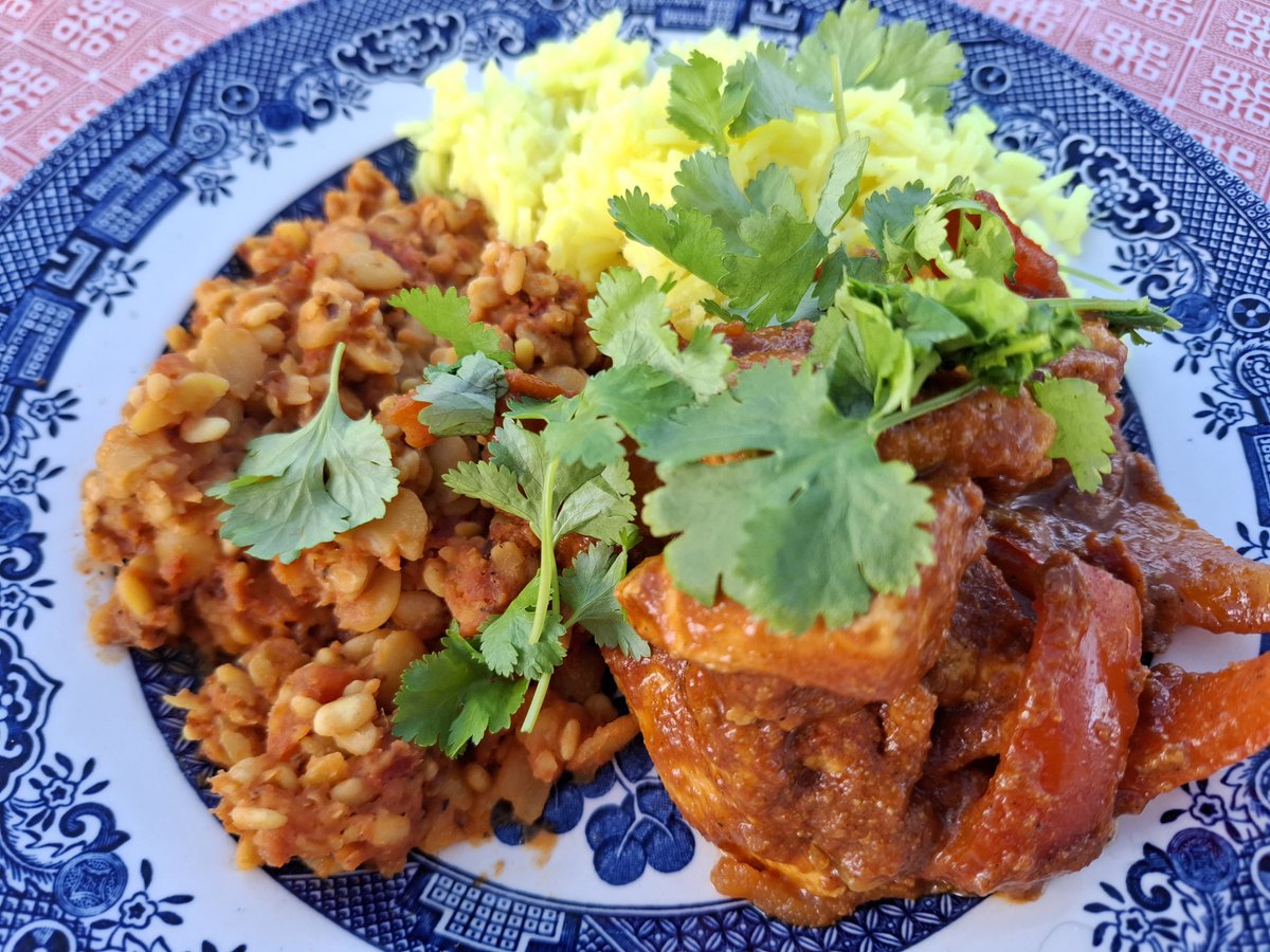 SafariKZNMark's tweet image. Last nights @Mowglistfood inspired Monday was home cooked chicken jalfrezi with temple dahl & lemon rice. I have a confession based on my OCD for following recipes to the letter. I used red peppers not green. Please forgive me @NishaKatona 😃#curry #indianfoodie