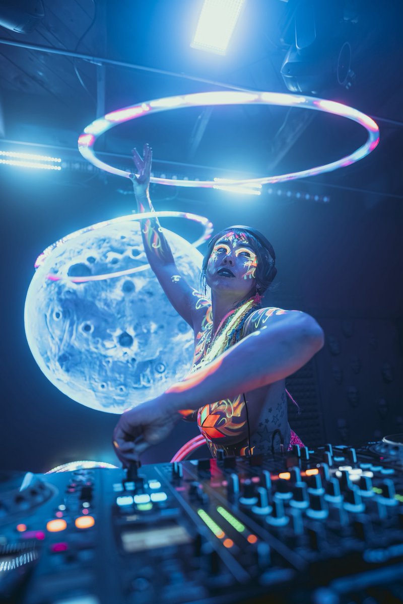 Blasting off the night with proper tunes