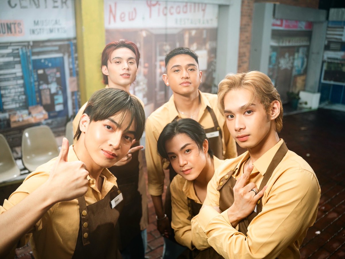 vxonofficial's tweet image. DAPAT LANG, MAY CELEBRATION! ✨🎉
We’re hitting milestones left and right! 🙌
50K views na ang ‘Dapat Lang Ako Lang’ MV on YouTube, at hindi lang ‘yan — 100K views na rin ang ‘TABI TABI’ Performance MV! 💖🔥
VIXIES, thank you for your unstoppable support and love — grabe kayo…