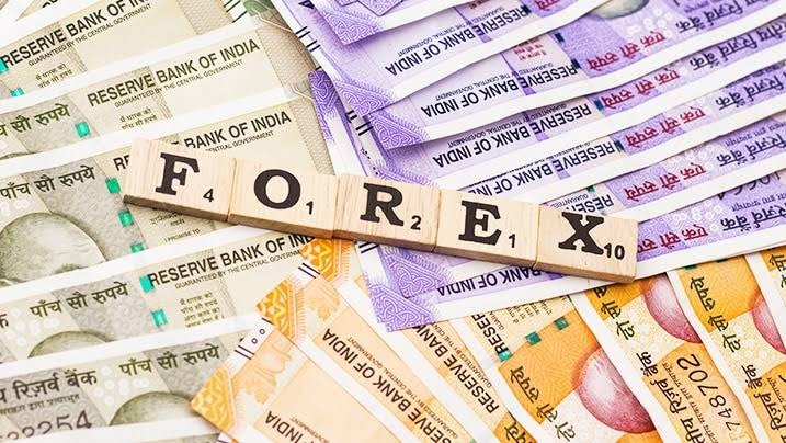 KerryLewi_s's tweet photo. 🟥 EUR/USD Falls Over 1%
EUR/USD slipped sharply, down over 1%, reacting to Dollar strength post-US-EU deal. The focus now shifts to US economic data and the Fed’s policy stance, which could set the tone for the pair’s next move.

  https://t.co/akDqJ5CZmx https://t.co/SnE9uY5QmD