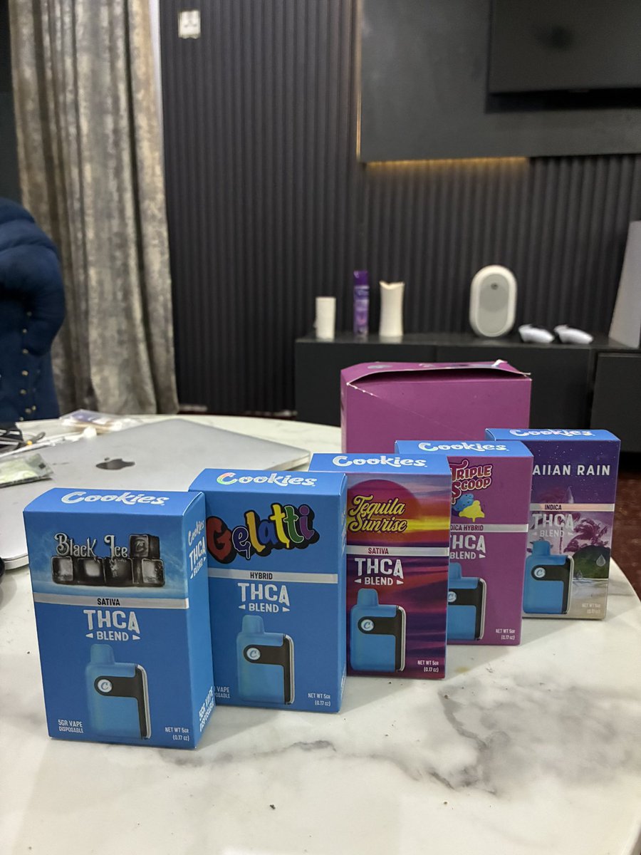 UrglyGramm's tweet image. Why haven’t you tried our THC/THCA vape yet?
Smoke w**d in public without having to worry about anything. Send a DM to place your order, delivery is worldwide baby🥹🖤🍃🍃..
