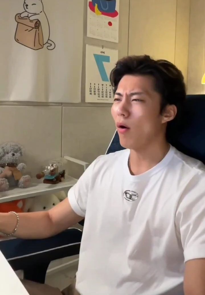 Yuchangerine_'s tweet image. is so funny seeing the reaction 🤣 fight back Jiham, he's falling in love with Sehyoon and his voice 😂😂