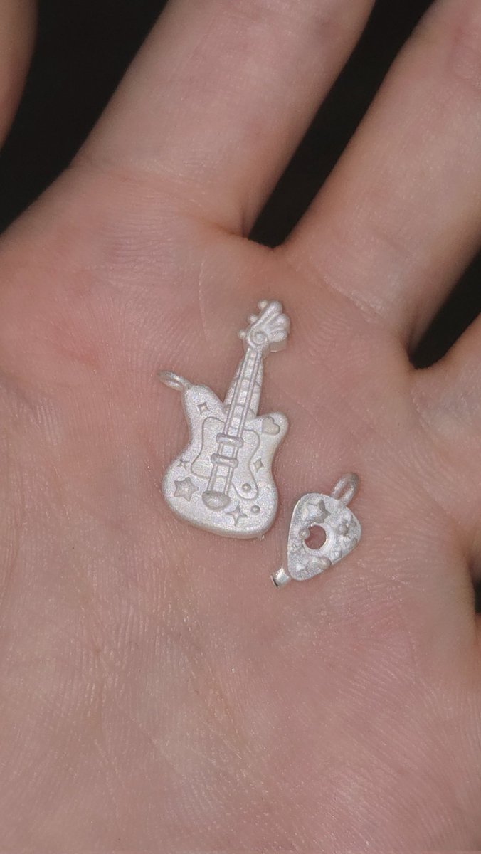 갖고싶으면 그냥 만들어버립니다....
Soon...🎸