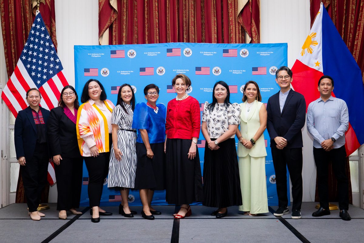Thrilled to welcome graduates of <a href="/StateDept/">Department of State</a>’s Academy for Women Entrepreneurs (AWE) to the U.S. Embassy for the second AWE Philippines Summit! With <a href="/SPARKphils/">SPARK! Philippines</a>, we are empowering Filipinos to grow their businesses and drive innovation. #PartnersInProsperity 🇺🇸🤝🇵🇭