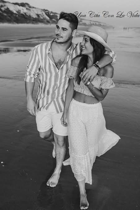 protbestfriend's tweet image. Nos pasamos la vida buscando a alguien perfecto...alguien que nunca falle...que entienda sin preguntar...que siempre tenga la palabra justa y nunca nos decepcione.
Creemos que el amor debe ser impecable...sin discusiones..sin heridas...sin momentos difíciles...pero la verdad es…