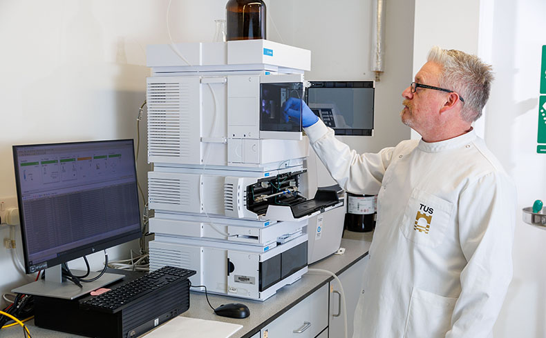 EITechGateway's tweet image. .@apt_ireland Gateway @TUS_ie (Athlone) is a national leader in polymer RD&amp;amp;I. Offering access to expert teams and cutting-edge facilities, helping companies bring ideas from concept to commercialisation. Learn more: 
technologygateway.ie/profiles/apt-t… #EUinmyregion 🇮🇪🇪🇺