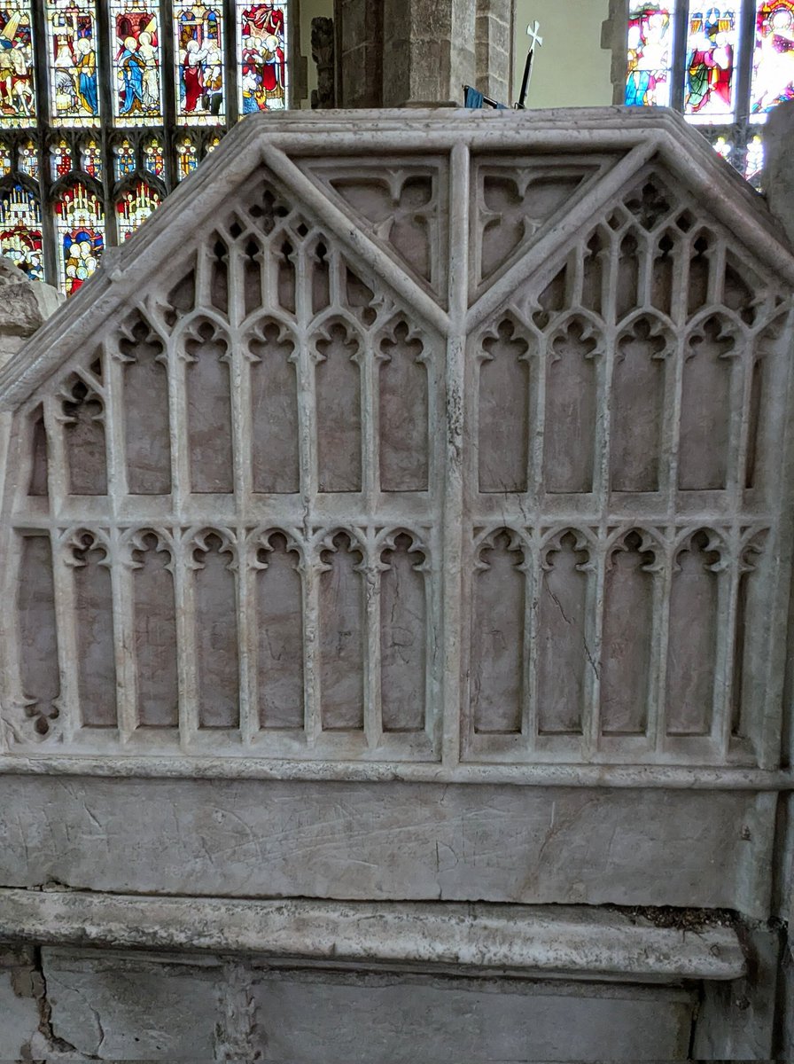The canopies above Ralph Green d.1417 and his wife Katherine at St Peter's, Lowick are backed with the most stunning tracery.
Made of alabaster in 1419 in Chellaston, Derby it's a virtuosa piece of carving.
#TraceryTuesday