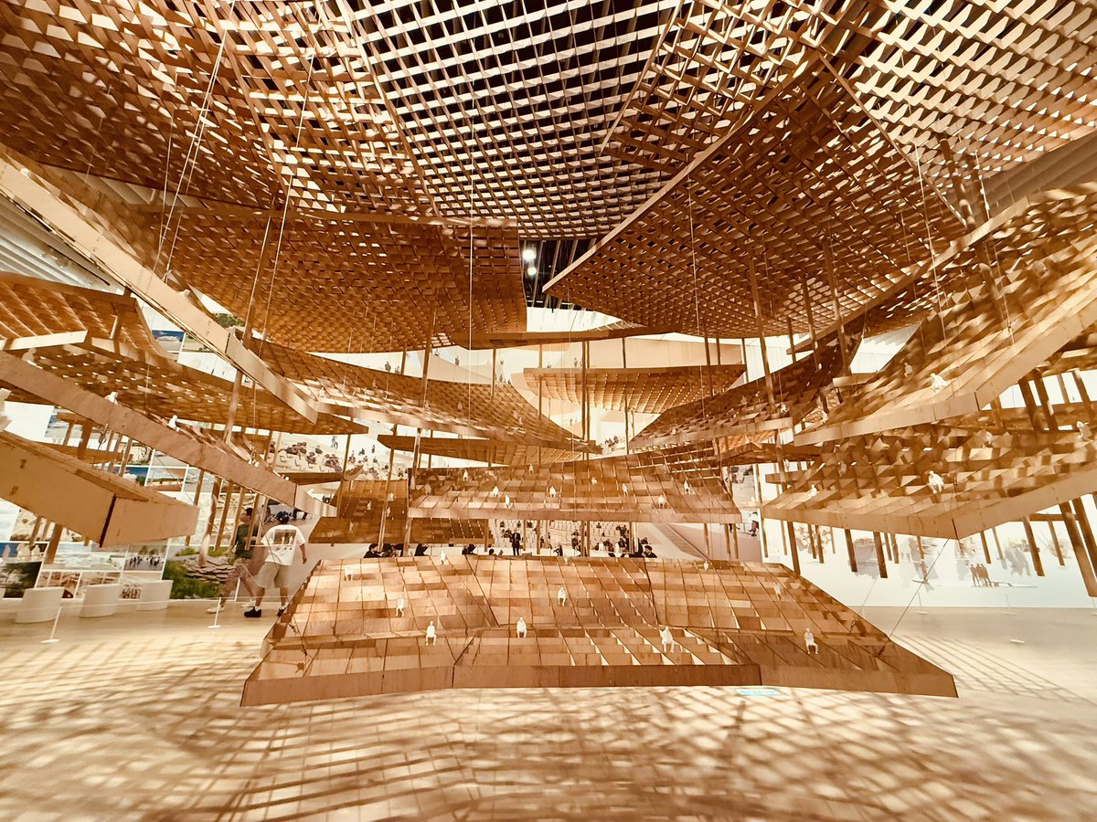 「大屋根恋しさに六本木まで来てしまった… 展示物量凄い&amp;ミニチュアわくわく」|氷堂リョージ🦋「虫の皇女マユの旅」🔛ストーリアダッシュ連載中のイラスト
