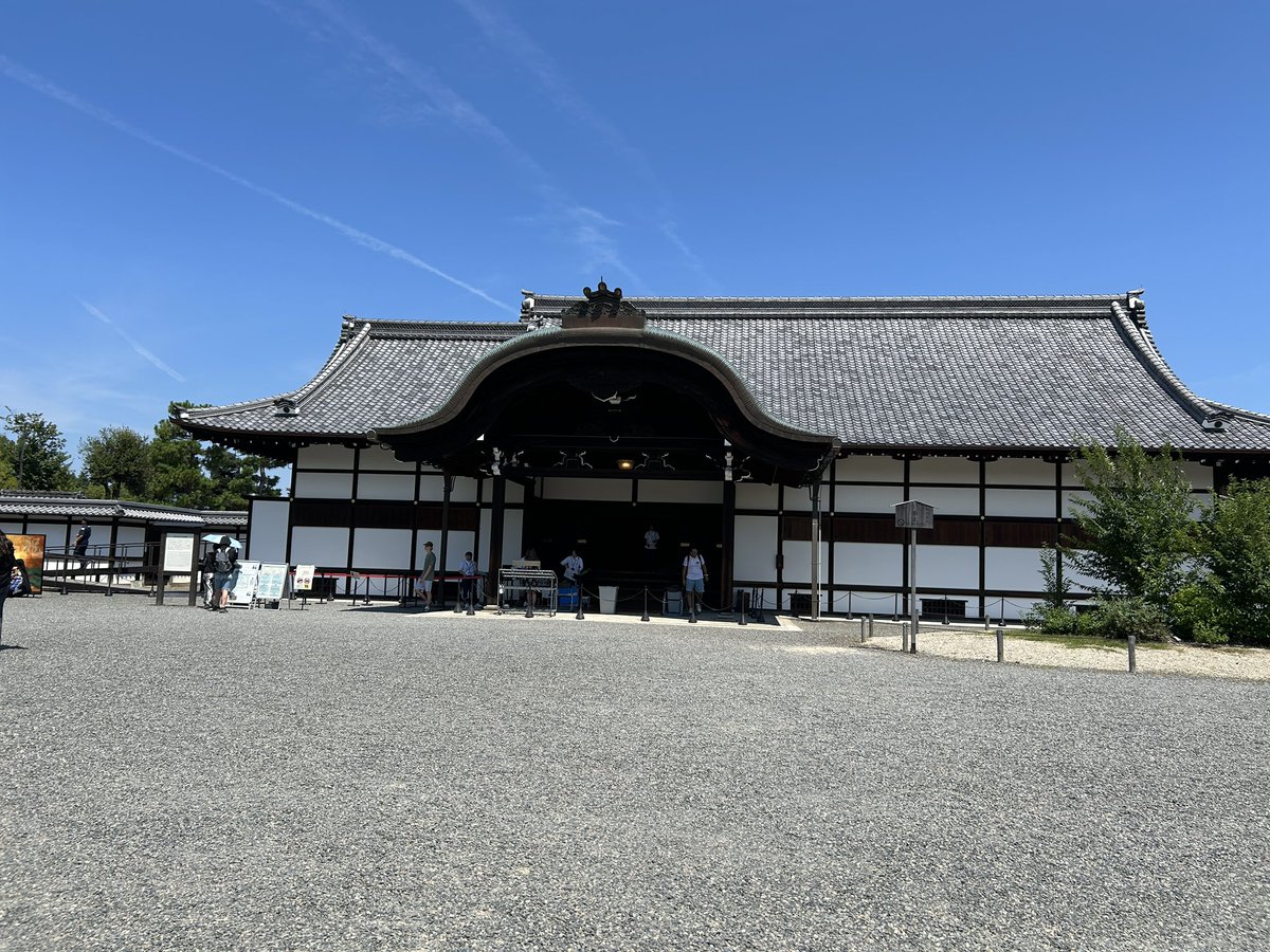 mimikamama's tweet image. 京都を満喫中〜✨✨
世界遺産やら人間国宝の作品やら、いろいろ見て至福のひと時💖
#二条城
#河原町
#先斗町
#京都タワー