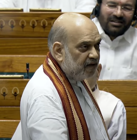 OpIndia_in's tweet image. एक समय में यहाँ हुर्रियत के नेताओं को VIP ट्रीटमेंट मिलता था... मनमोहन सिंह की सरकार के दूत इनके साथ चर्चा करते थे, हमने हुर्रियत के सारे कॉम्पोनेन्ट बैन कर दिए थे: गृह मंत्री अमित शाह