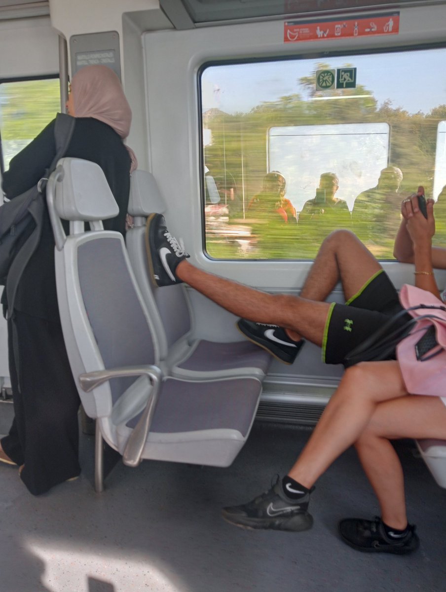 Bon dia, <a href="/rodalies/">Rodalies Catalunya</a> <a href="/AfectRodalies/">Afectats Rodalies</a>  <a href="/r1cat/">RICHARD PAMEL</a>
Us sembla correcte? I no diguis res perquè encara d'hi tornen.
En aquests moments arribant a Premià