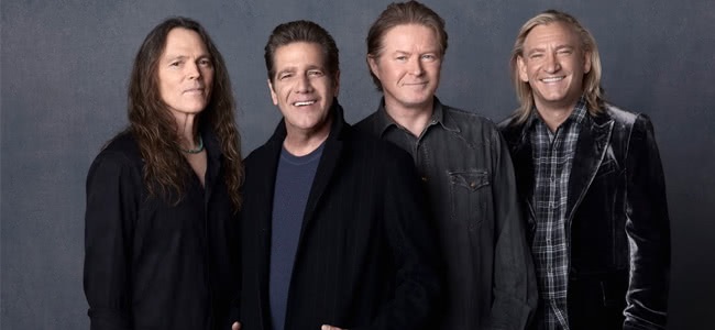 Frances21272855's tweet image. Il 29 luglio del 2015, al CenturyLink Center di Bossier City, in Louisiana, Glenn Frey suona nel suo ultimo concerto con gli Eagles. Il musicista americano si spegnerà il 18 gennaio del 2016.
#29LUGLIO #EAGLES #Glennfrey #AlmanaccoMercury