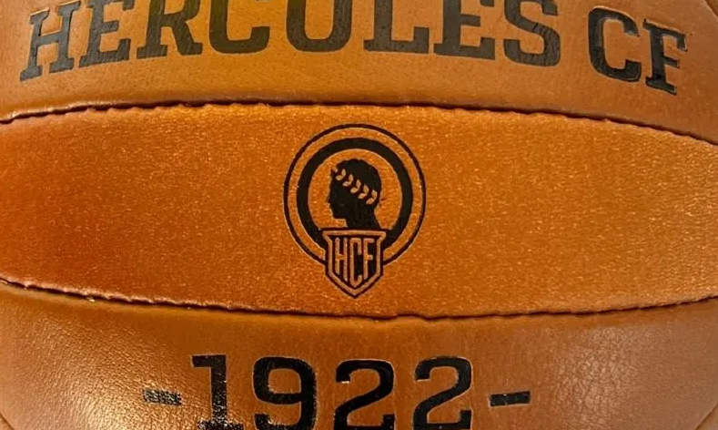 Miguel A. Sánchez (@miguelansb) on Twitter photo ⛪️La tradición marca que cada fin de semana se debe ir elegante al templo.
👕Me da que el <a href="/cfhercules/">Hércules CF 💙🤍💯</a> va a dictar muy pronto cómo vestir para ir al Rico Pérez. La camiseta, según me cuentan, es preciosa 💙 ⛪️La tradición marca que cada fin de semana se debe ir elegante al templo.
👕Me da que el <a href="/cfhercules/">Hércules CF 💙🤍💯</a> va a dictar muy pronto cómo vestir para ir al Rico Pérez. La camiseta, según me cuentan, es preciosa 💙