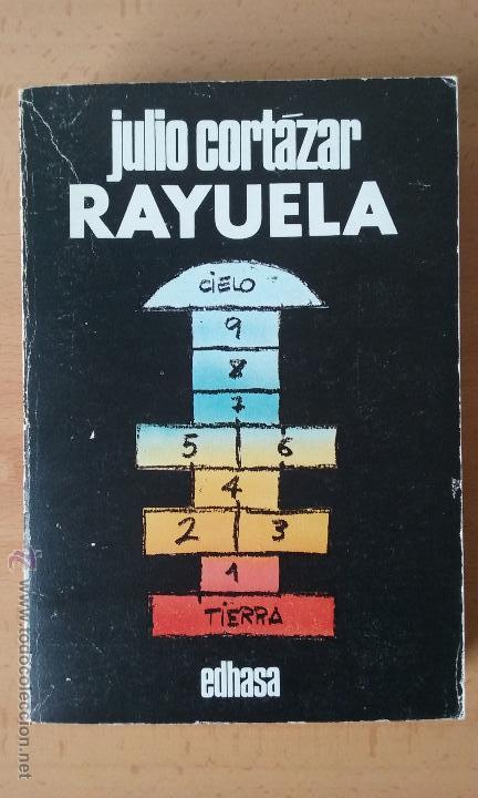 "Rayuela" ossia "il gioco del mondo" è il più celebre romanzo di Julio Cortázar.  Calvino lo definiva come il luogo in cui universi distinti si intersecano creando una macchina che è in grado di moltiplicare le narrazioni. 

#IlGiocoDelMondo
