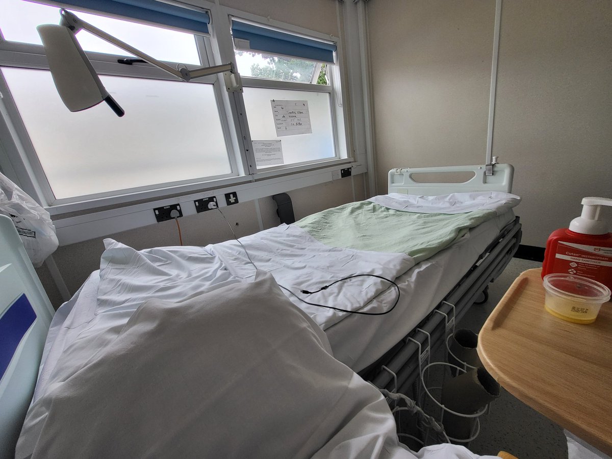 TimmyUk's tweet image. ... in the 'chair' early - so it's going to be a long day ... picture of me wearing my excellent glasses watching pawn stars on SkyGo in sideroom in hospital ... ๐ฅ ๐ ๐งโโ๏ธ ๐ฑ ๐คณ ๐ผ ๐ฐ ๐ก ๐บ