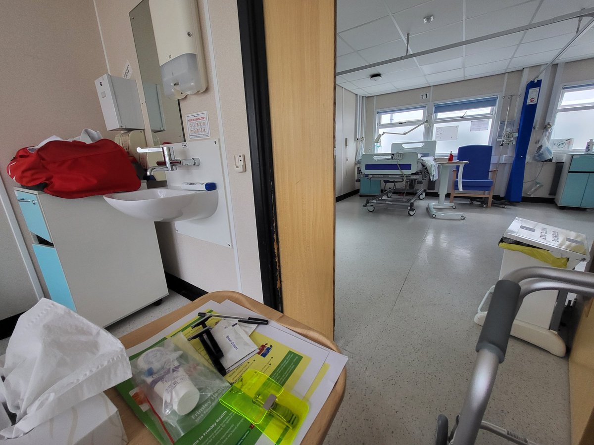 TimmyUk's tweet image. ... in the 'chair' early - so it's going to be a long day ... picture of me wearing my excellent glasses watching pawn stars on SkyGo in sideroom in hospital ... ๐ฅ ๐ ๐งโโ๏ธ ๐ฑ ๐คณ ๐ผ ๐ฐ ๐ก ๐บ