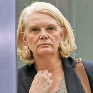 Sie muss zurücktreten. Eine Bundestagsabgeordnete muss über jedem Zweifel stehen. Es darf nichtmal der Verdacht aufkommen, dass sie betrogen hat. Die CDU muss handeln: Saskia Ludwig ist nicht mehr tragbar.