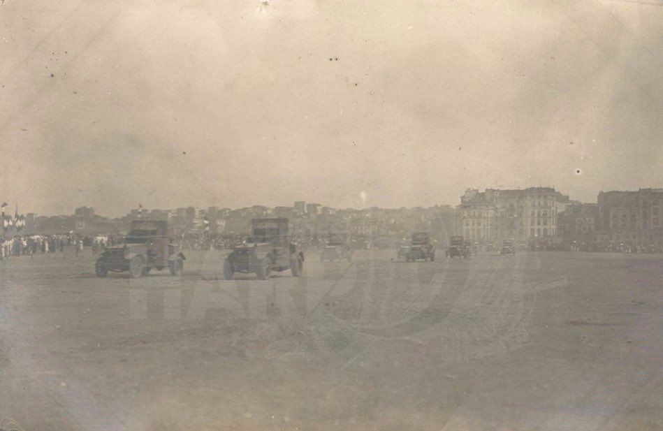 İşgal Dönemi Bakırköy’de bulunan İngiliz zırhlı araçları, İstanbul, 1920-22.