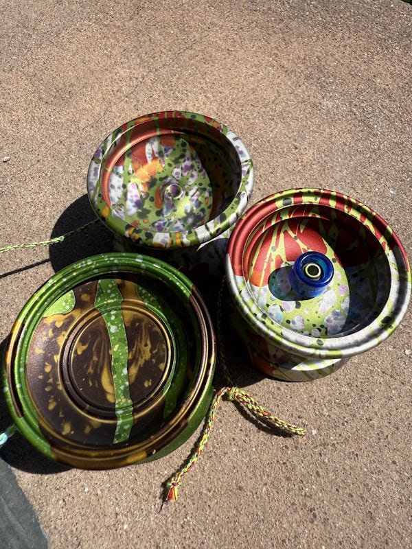 Calling all swamp things, what's your favourite colourway? Pic shared by #MonkeyfingeRDesign Zoo Member markg #MFDyoyo #yoyo