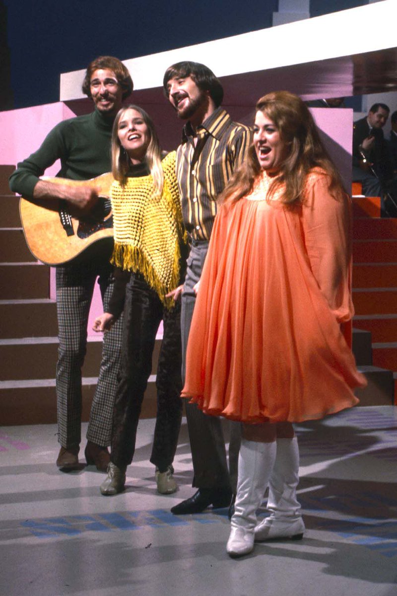 Frances21272855's tweet image. Il 29 Luglio del 1974 muore, a Londra, Ellen Naomi Cohen, che aveva adottato come nome d'arte MAMA CASS ELLIOTT. Faceva parte dei The Mamas and the Papas #29luglio #almanaccomercury
