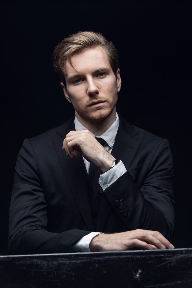 Я совсем отсюда пропал, но сегодня у меня день рождения 🍰 

Обычно я пишу долгие речи и слова благодарности, но, пожалуй, не в этот раз 

Живу лучшую жизнь 
И пусть так будет дальше