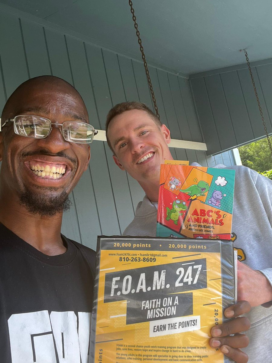 foam247's tweet photo. This is Eric.
I walked up calm, cool, and collected.
We laughed, talked, shook hands and he listened.
I asked what he'd say to someone lost in the streets.
He said: "It’s never too late."
He bought my book 

#FOAM247 #FaithInTheField #SecondChances #SoftStrength #PurposePursuit https://t.co/bvrhFIjpSo