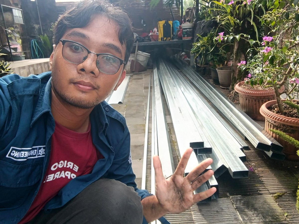 NFTG721's tweet photo. KKN THRIFTING BESI. https://t.co/FOMasLjk0q