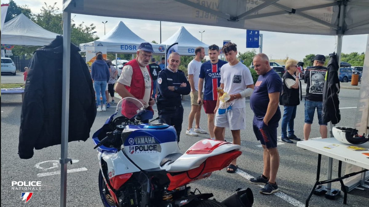 PoliceNat42's tweet photo. #SécuritéRoutière| Ce weekend, opération de sensibilisation sur l'aire de La Loire A89 #Neronde avec Florent PARRET de @PoliceNat42 animation du stand deux roues motorisés #ESDSR
#FFMC #Maif #anateep @RoutePlusSure https://t.co/93VpNYbYJk