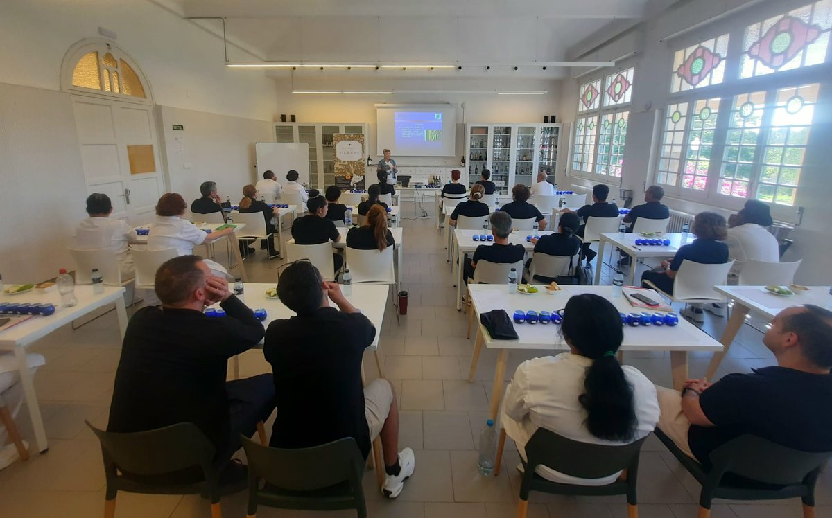DOP Siurana (@dop_siurana) on Twitter photo 👩🏽🏫 Els grups de cuina, sommilleria, direcció en restauració i FPO Dual de l’Escola de Restauració <a href="/grameimpuls/">Grameimpuls</a> del Campus Torreibera, a Santa Coloma de Gramenet, han assistit a la darrera sessió de tast de “No tots els olis són iguals”.
Suport 👇
<a href="/costadauradatur/">Costa Daurada</a>
<a href="/gencat/">Generalitat de Catalunya</a> 👩🏽🏫 Els grups de cuina, sommilleria, direcció en restauració i FPO Dual de l’Escola de Restauració <a href="/grameimpuls/">Grameimpuls</a> del Campus Torreibera, a Santa Coloma de Gramenet, han assistit a la darrera sessió de tast de “No tots els olis són iguals”.
Suport 👇
<a href="/costadauradatur/">Costa Daurada</a>
<a href="/gencat/">Generalitat de Catalunya</a>