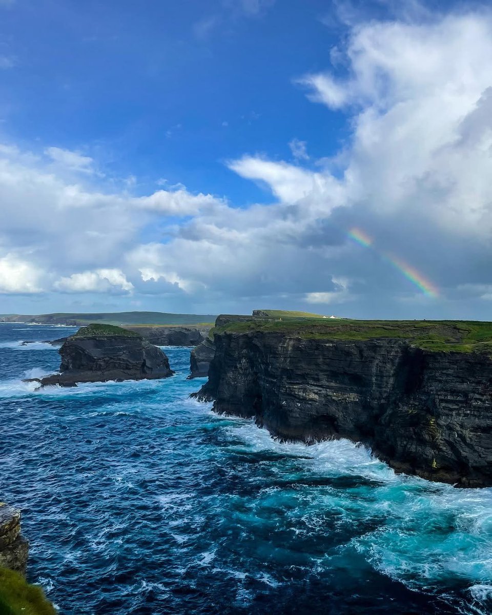 DescubreIrlanda's tweet image. ¡Las calles llenas de colores de Galway se crearon para explorarlas!🌈
Pasea sin prisa, descubre artesanía hecha a mano, escucha a músicos callejeros, o solo déjate conquistar por los colores que hacen de Galway un lugar tan especial.
📍Ciudad de Galway