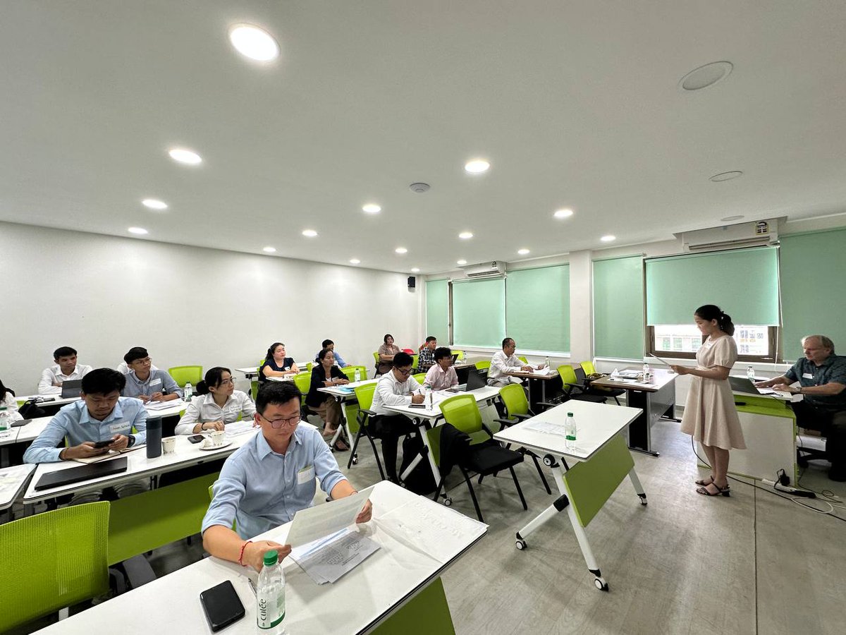 🚀 Renforcement des capacités pour l’entrepreneuriat universitaire au Cambodge : une formation des formateurs réussie à l’Institut de Technologie du Cambodge (ITC)

👉 Pour plus d'informations, rendez-vous sur :

tinyurl.com/formationdesfo…