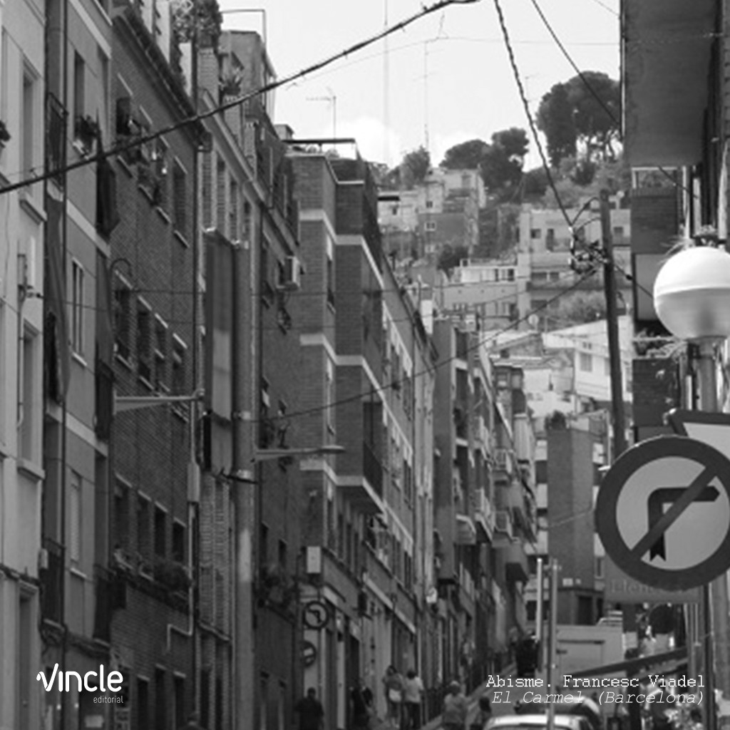 Vincle Editorial (@vincle_ed) on Twitter photo "Al poc temps que m’abandonara la meua dona em vaig veure obligat a deixar el pis de l’Eixample i em vaig traslladar al minúscul àtic interior d’una escaleta sense ascensor en un carrer a tocar del de Dant, al Carmel".
Abisme. <a href="/FrancescViadel/">Francesc Viadel</a>. Troba'l en la teua llibreria. "Al poc temps que m’abandonara la meua dona em vaig veure obligat a deixar el pis de l’Eixample i em vaig traslladar al minúscul àtic interior d’una escaleta sense ascensor en un carrer a tocar del de Dant, al Carmel".
Abisme. <a href="/FrancescViadel/">Francesc Viadel</a>. Troba'l en la teua llibreria.
