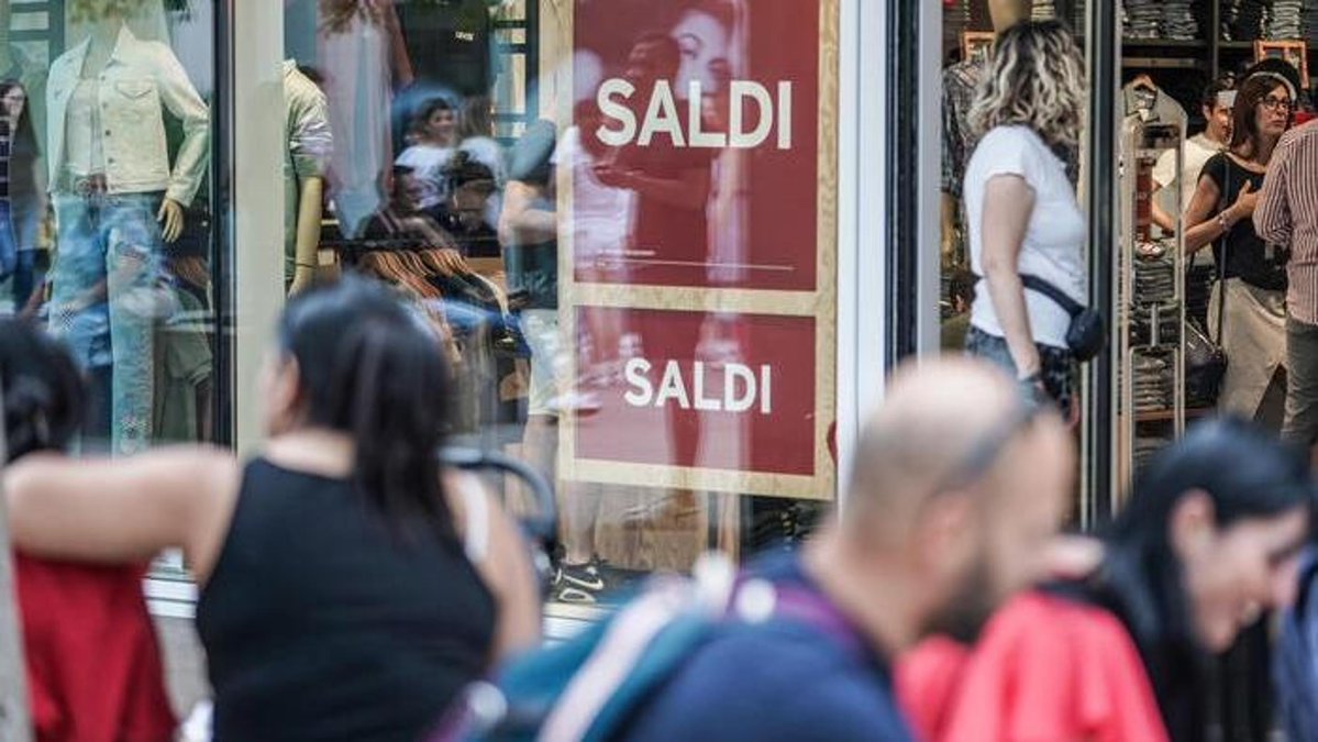 Guida al bon ton per negozianti: “Turisti cinesi? Vietato il numero 4. Giapponesi? Puntualità” roma.repubblica.it/cronaca/2025/0…