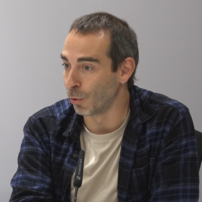 Avui us deixem un altre episodi de les MIRADES A L'ARREL (les entrevistes als artistes de l'#obradordarrel amb <a href="/jordifosas/">Jordi Fosas Colomer</a>), dedicat a projectes musicals, els de Filomena, <a href="/l_aranna/">L'arannà</a>, Terrae i <a href="/PolifonicaGi/">Capella Polifònica de Girona</a>.
<a href="/cultpopular_cat/">Cultura Popular</a> <a href="/cultura_cat/">Cultura</a> <a href="/CanalTaronja/">Canal Taronja</a> 
youtube.com/watch?v=U819Vz…