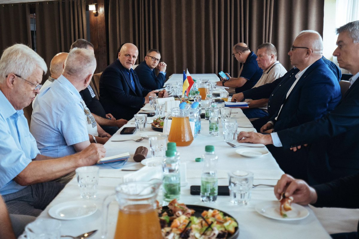 pawelkowalpl's tweet image. 🇵🇱🇺🇦
Na Ukrainie biznes nie działa „jak zwykle”. Przedsiębiorcy każdego dnia mierzą się z problemami, o których trudno zapomnieć: braki towarów, trudna logistyka, niepewność jutra.

Rozmawiamy z tymi, którzy to znają z pierwszej ręki. Bo ich głos mówi więcej niż niejeden…