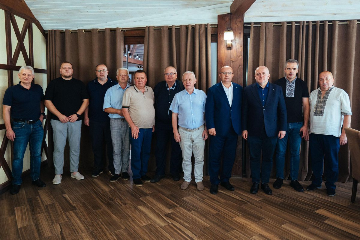 pawelkowalpl's tweet image. 🇵🇱🇺🇦
Na Ukrainie biznes nie działa „jak zwykle”. Przedsiębiorcy każdego dnia mierzą się z problemami, o których trudno zapomnieć: braki towarów, trudna logistyka, niepewność jutra.

Rozmawiamy z tymi, którzy to znają z pierwszej ręki. Bo ich głos mówi więcej niż niejeden…