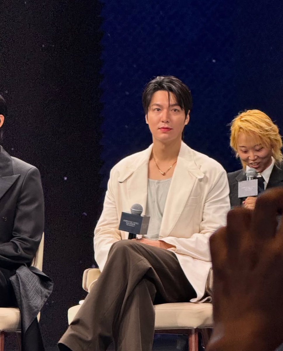 amorelmh's tweet image. he is glowing 🤍

#leeminho #OmniscientReaderTheProphecy
