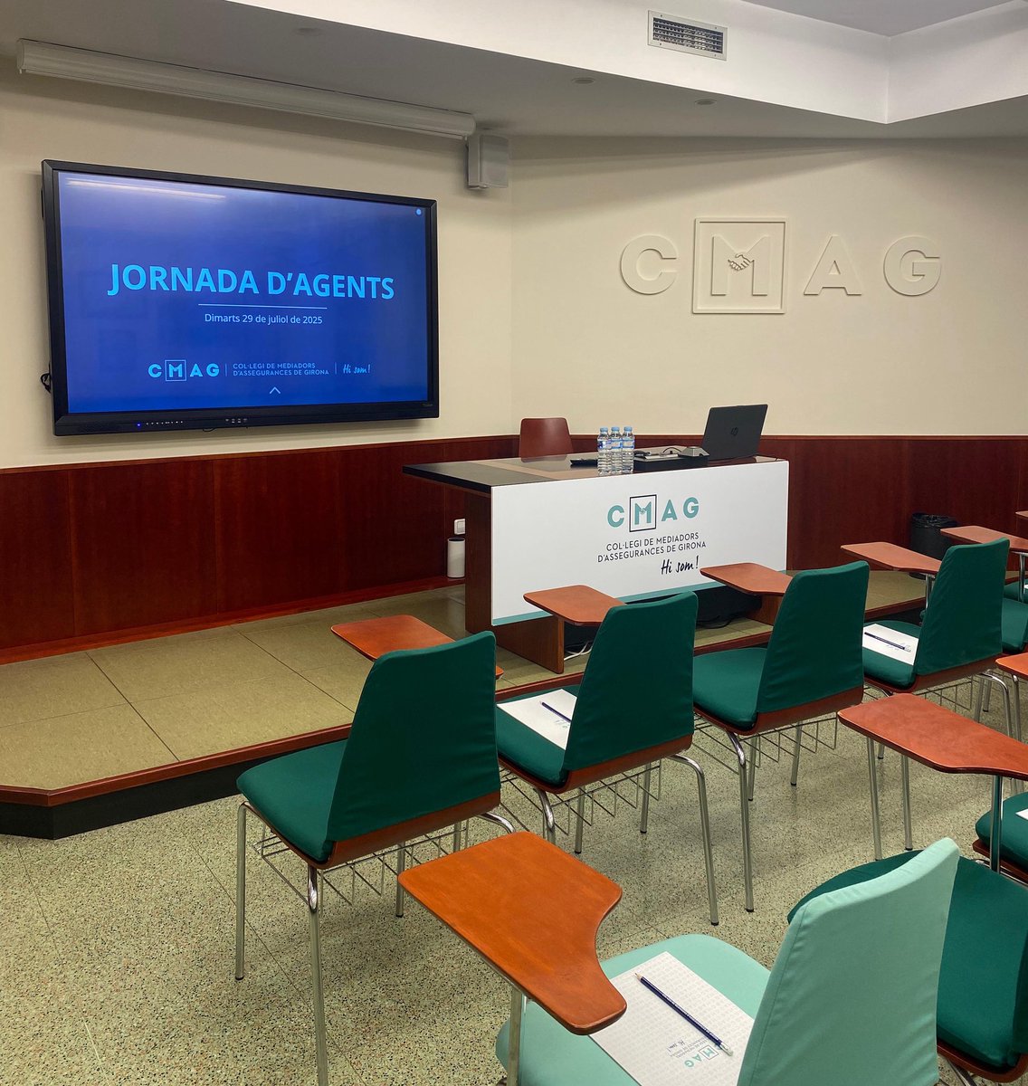 Aquest matí durem a terme la Jornada d’Agents! 

Tot a punt! 🙌 

#FormacióContínua