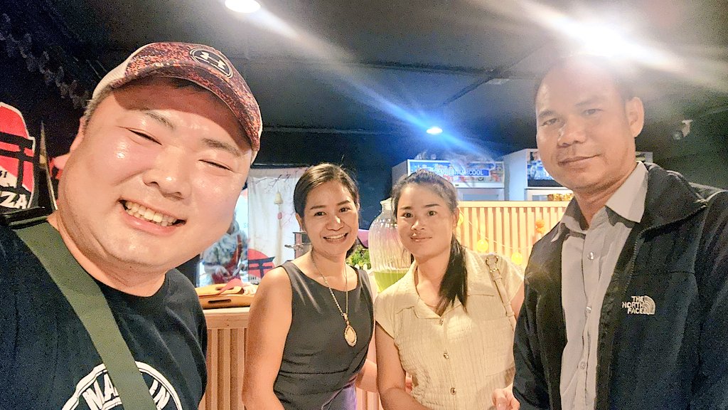 teru_japan_x's tweet image. ラオス🇱🇦ビエンチャン
YAKUZAレストランでテリー夫妻と
食事❗オーナー夫人もいつも丁寧に
出迎えてくれて感謝😃
#IAOS #ラオス #ヴィエンチャン