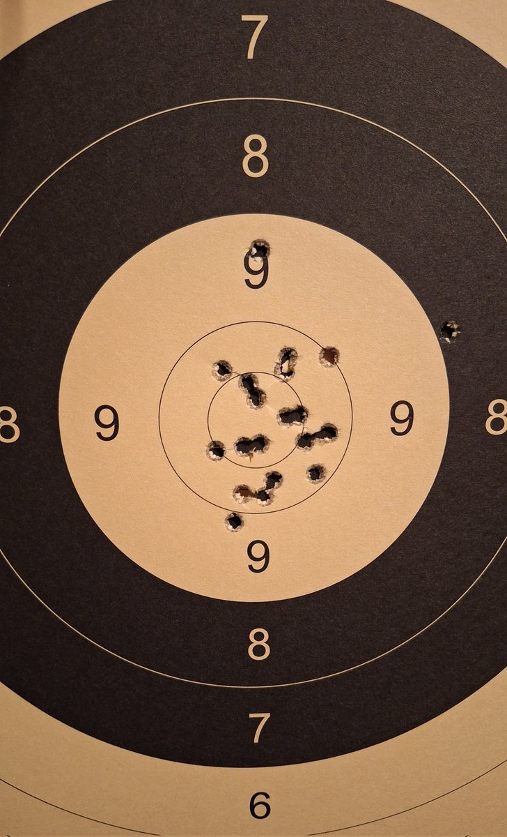 Training für die DM 25 mm Präz. halbaut. Büchse KK. Mit ner 8 wird's nix mit dem Treppchen. Da sind wohl noch einige Trainingseinheiten nötig 🫣🫣🫣