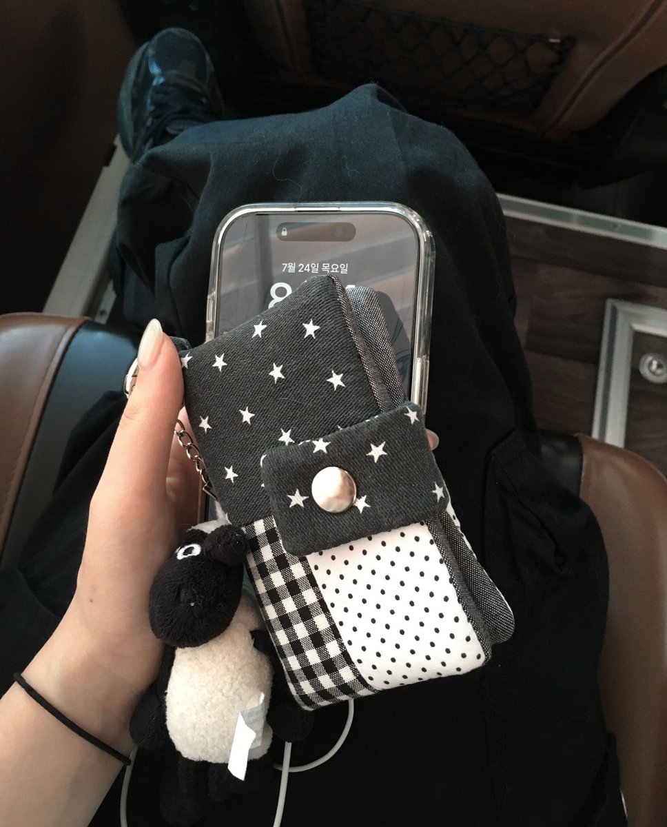 ssuuging's tweet image. 버스에서 ..