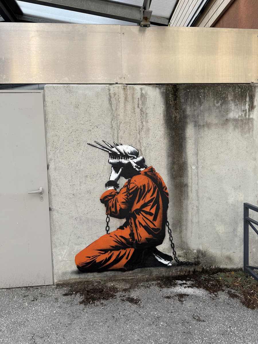 Imagein8's tweet image. When freedom gets chained!
📸 streetart 
#Freedom #StreetArt #Imagein8 #ArtExpression