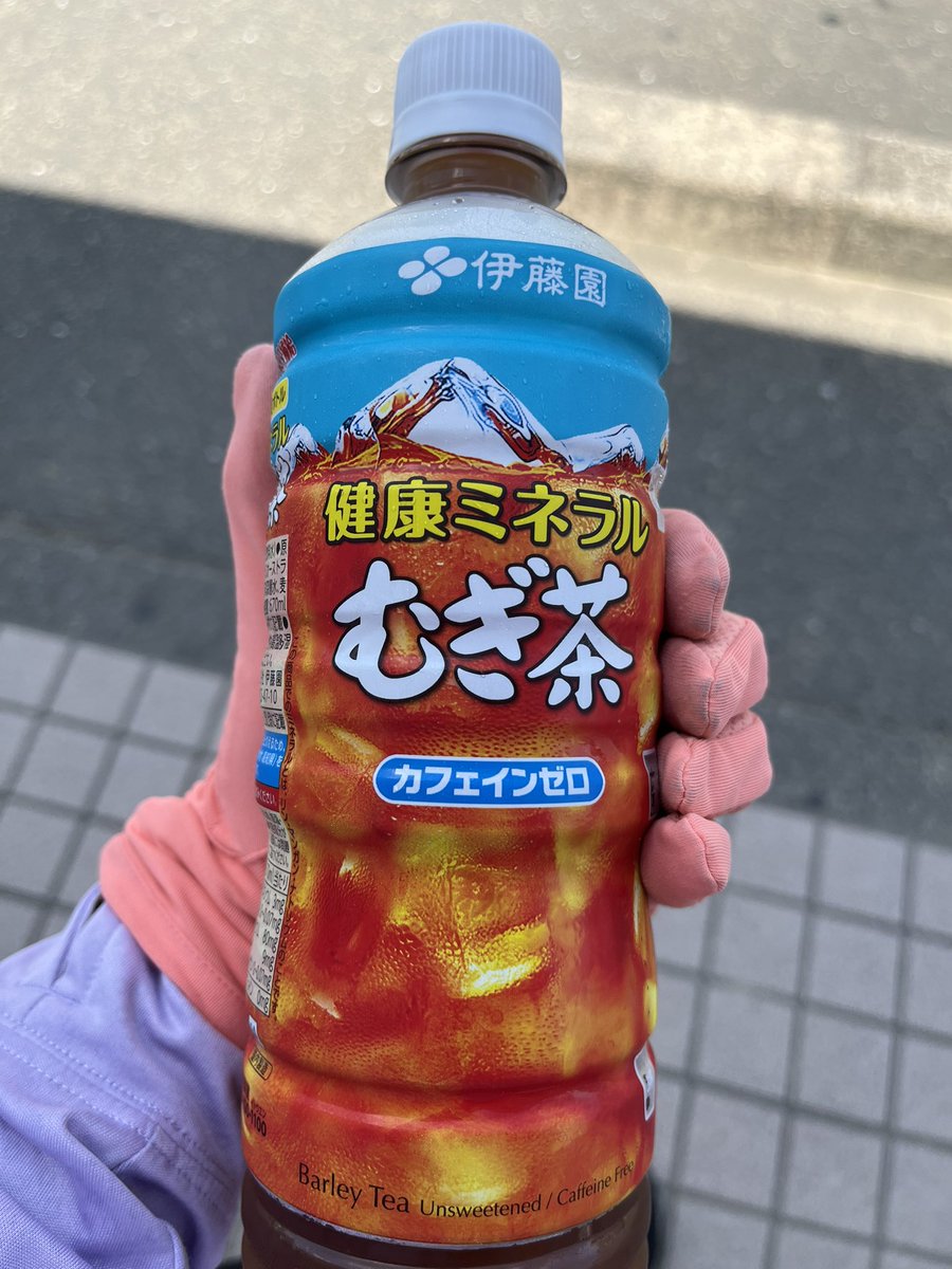 ＃拡散希望RTご協力お願い致します
#ファミリーマート豊橋長瀬町店
#愛知県豊橋市
#豊川市
当て逃げで修理に出す途中エンジンが不調で急遽コンビニに止まりました駐車を助けて下さった上に麦茶までご馳走になり本当にありがとうございました本当に助かりました。ご親切にして頂いた方へ届きますように