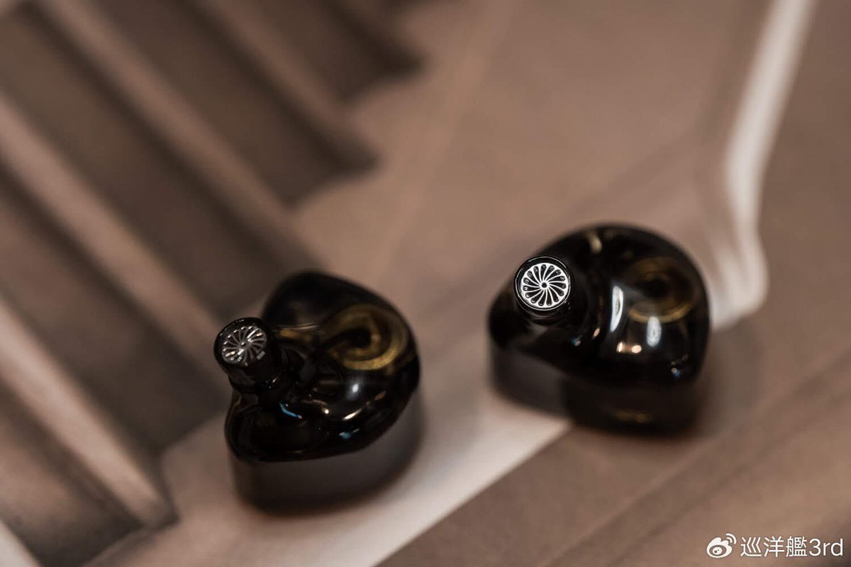 celestaudioLSR's tweet image. 夜叉の音質は同価格帯の中では間違いなくモンスター級の存在。3種類のドライバー構成による優れたサウンド表現に加え、重厚でインパクトのある音作りは、幅広いジャンルを楽しむリスナーの好みにしっかり応えてくれます。

転載元：巡洋舰3rd
完全リンク：weibo.com/2824580010/Pzc…