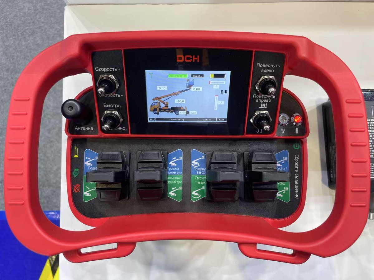 dch_isaac's tweet image. Two models of the Transmitter-Shoulder Belt DCH- EB Serie with a 3.5 INCH DISPLAY

#industrialremotecontrol #cranes #hoist #pumptruck #mobilecrane #Wireless #Construction #remotecontrol #China #shanghai #constructionequipment